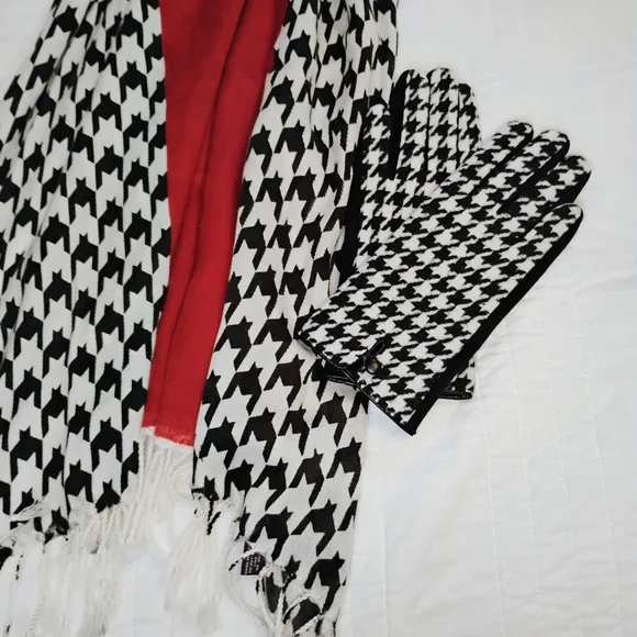 London Fog Red and Black Houndstooth Scarf and Gloves Set - Picture 3 of 17